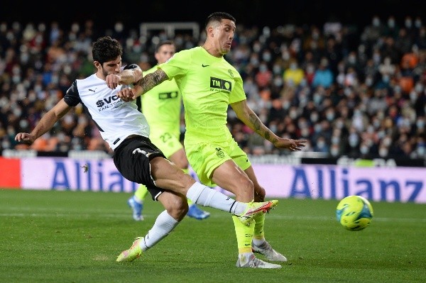 Enzo Roco estuvo todo el partido ante el Valencia, pero no logró que el Elche se llevara el triunfo. Foto: Getty Images