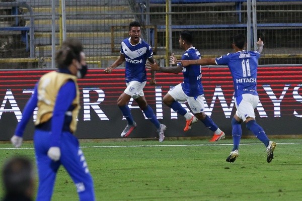 Lucero celebra el gol en San Carlos de Apoquindo que le dio la clasificación a Vélez. Foto: Agencia Uno.