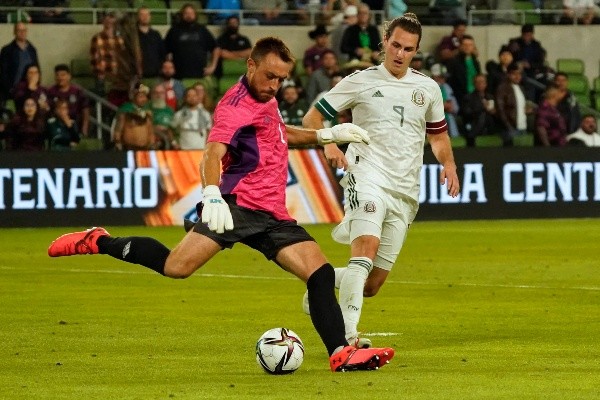 Sebastián Pérez fue uno de los valores más destacados de Chile y tuvo grandes atajadas en los 90 minutos que disputó ante México. (Foto: Getty)