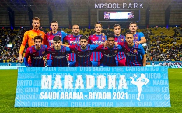 Barcelona presentó una renovada formación ante Boca Juniors, plagada de jóvenes y con el regreso de Dani Alves. Foto: Barcelona