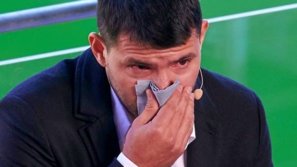 Sergio Agüero anunció, entre lágrimas, su retiro del fútbol tras los problemas cardiacos que presentó hace un mes. Foto: YouTube