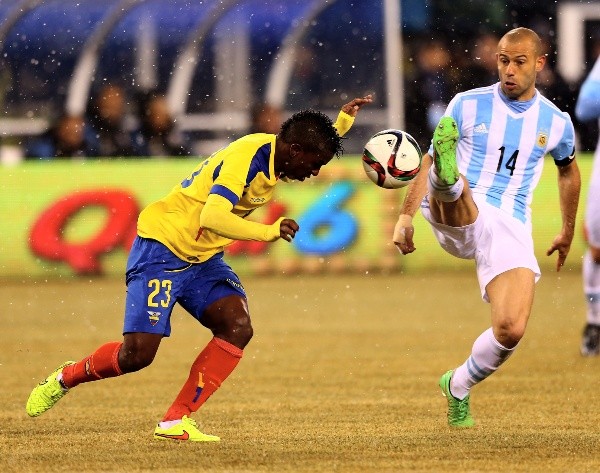 Bolaños fue seleccionado ecuatoriano con Quinteros en la banca. Foto: Getty.