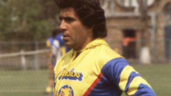 Carlos Reinoso es considerado por la afición como el máximo ídolo de Club América