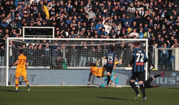 Abraham arrasó con el Atalanta y se matriculó con un doblete.