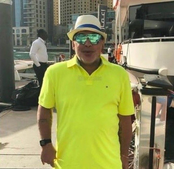 Maradona luciendo un sombrero que se subastó en 320 dólares. Foto: Adrián Mercado.