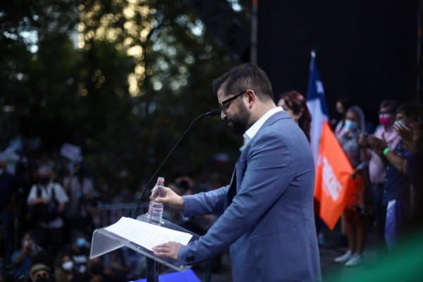 Gabriel Boric fue elegido como el nuevo presidente de Chile con un aplastante triunfo ante José Kast. Foto: Agencia Uno