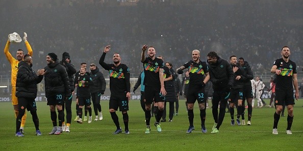 Inter campeón de invierno en Italia tras derrotar al Torino: buenas reacciones de la prensa local para los chilenos. Festejan Alexis y Vidal.