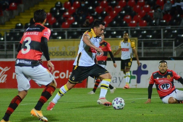 Esteban Paredes jugó este 2021 en coquimbo Unido marcando 5 goles en la Primera B.