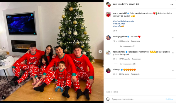 Gary Medel junto a su familia celebrando Navidad. (Foto: Captura)