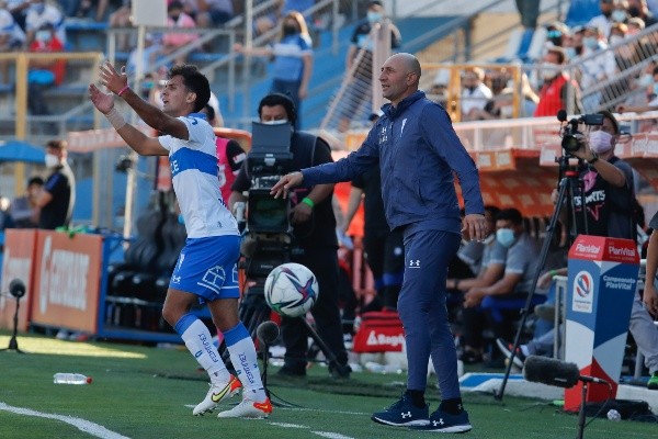 Cristian Paulucci festeja que la UC tetracampeona superó en estadísticas a Colo Colo y la U.