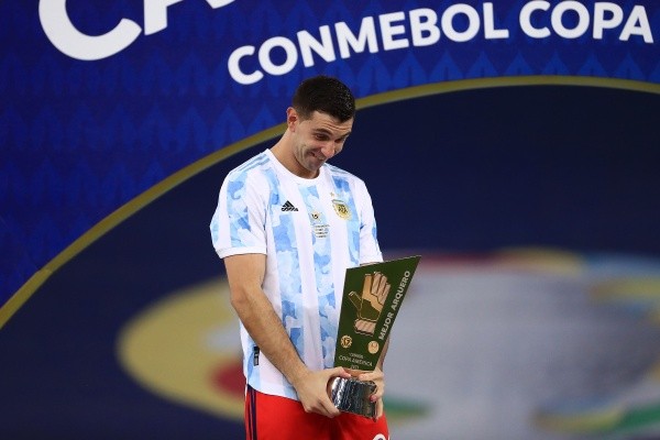 Dibu Martínez además fue elegido el mejor arquero de la Copa América. Foto: Getty