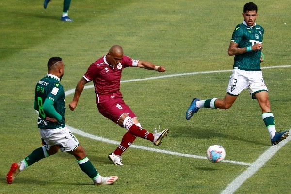 Humberto Suazo podría retornar a Deportes La Serena tras su breve paso por México.