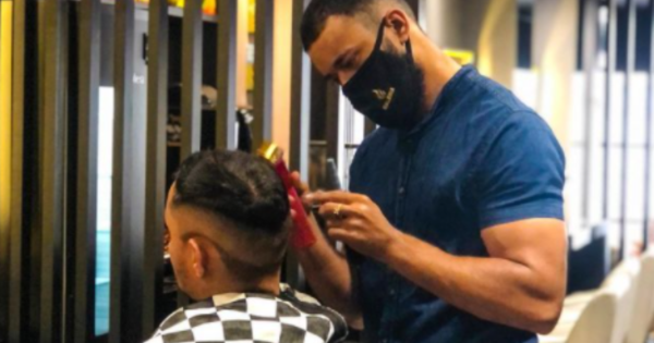 Luis Fernando Goncalves, el peluquero brasileño que rompió la burbuja sanitaria de Chile en la Copa América (Instagram)