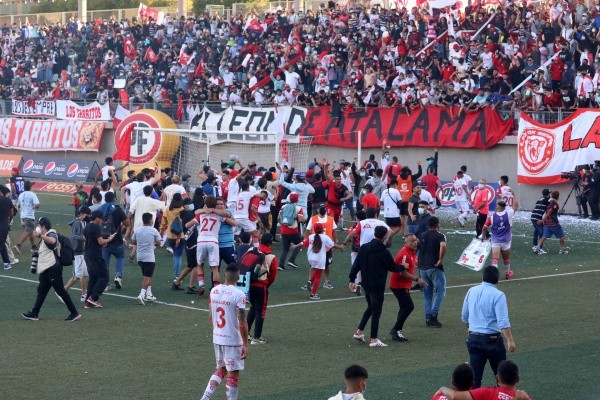 Los festejos de los hinchas de Copiapó una vez que superaron a Deportes Temuco