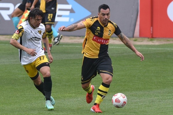 Esteban Paredes seguirá defendiendo la camiseta de Coquimbo Unido para la temporada 2022. (Foto: Agencia UNO)