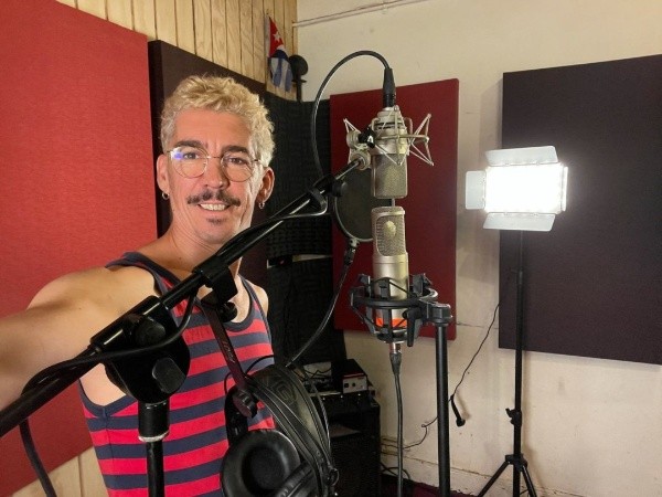 Felipe Ríos sorprende con drástico cambio de look.(4)