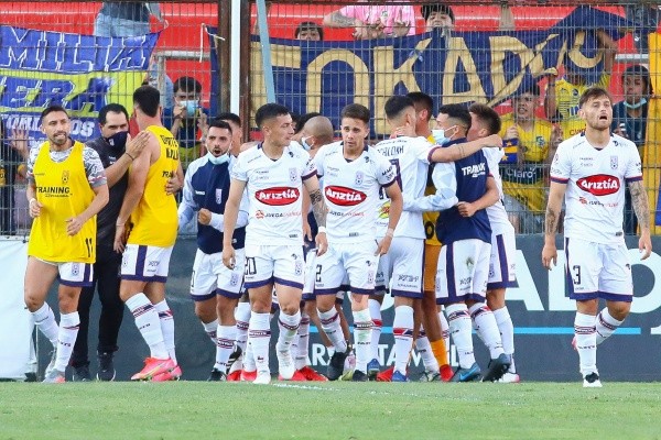 El periodista asegura que la práctica en los contratos también debe ser frenada por jugadores y representantes