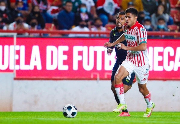 Alan Medina convirtió el gol a pase del Mago Valdivia. (Foto: @ClubNecaxa)