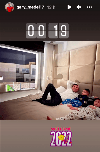 Gary Medel celebra el nuevo año con sus hijos | Foto: Instagram Gary Medel.
