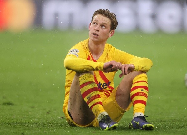Frenkie de Jong estuvo menos de media hora en cancha por molestias musculares. (Foto: Getty Images)