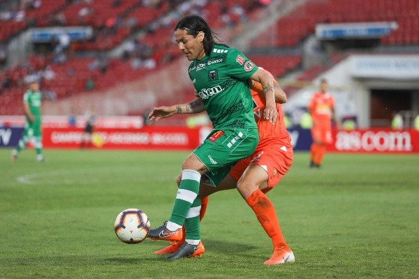 En caso de no recibir ofertas, Hugo Droguett avisó que esperará hasta último minuto para definir si se retira. (Foto: Agencia UNO)