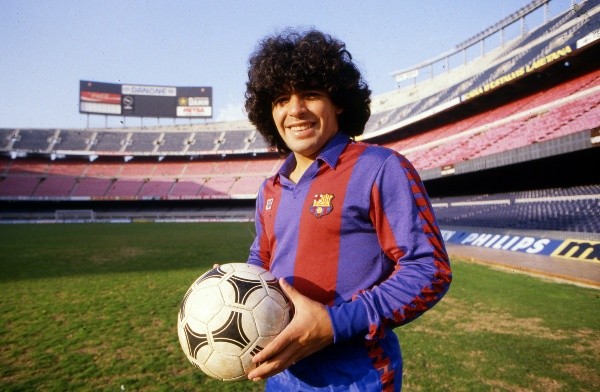 Diego Maradona jugó en Barcelona entre 1982 y 1984, y Fabio Blanco luce su misma cabellera. (Foto: Getty)