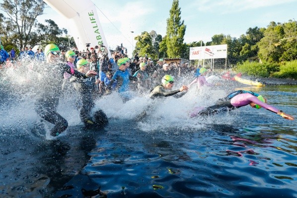 Tragedia en el Ironman 2022: triatleta falleció de un infarto durante la prueba de nado. (Agencia UNO)