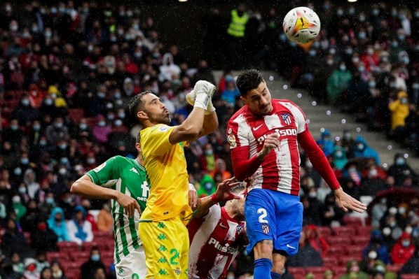 Claudio Bravo deja atrás la cuarentena y regresa a las prácticas con el Betis. Foto: Getty Images