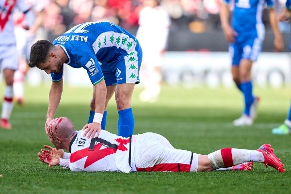 Así terminóIsi Palazón tras la patada casual de Álex Moreno. Foto: Getty Images
