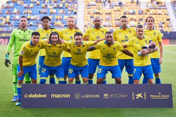 Alarcón es titular, pero el Cádiz se hunde y suma críticas.