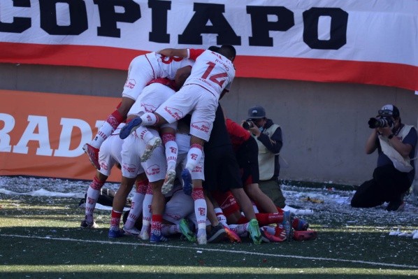 Deportes Copiapó ganó la Liguilla de la Primera B y espera para saber cuando podrá jugar el partido de definición para soñar con Primera. (Foto: Agencia Uno)