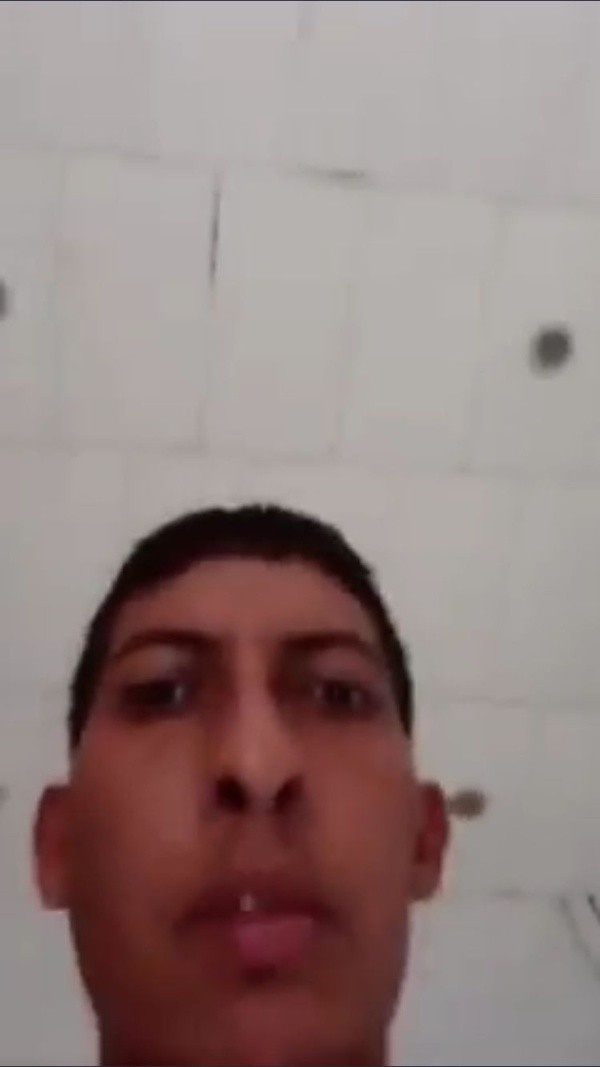 Mientras intentaba borrar el jugador mostró su cara en la transmisión en vivo