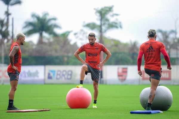 Isla se integra a las prácticas de Flamengo a poco del duelo con Argentina | Foto: Flickr