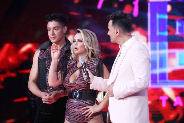 Aquí se Baila | Yasmín Valdés olvida su coreografía en zona de eliminación.(2)