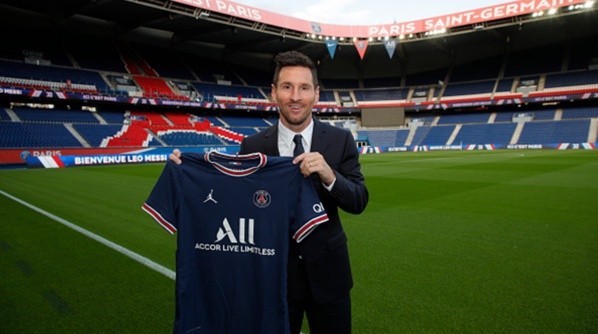 Evra cree que Messi no es lo que PSG necesita para ganar la Champions.