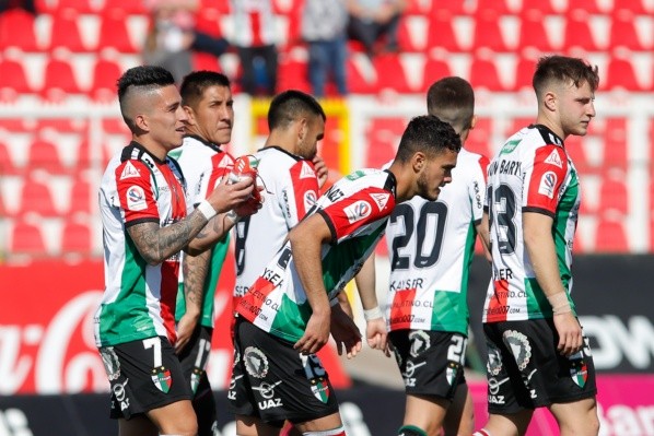 Palestino espera innovar con sus juveniles en el Torneo de Reservas. Foto: Agencia Uno.