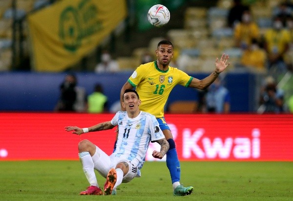 Renan Lodi no está en la nómina de Brasil para esta doble fecha. (Foto: Getty Images)