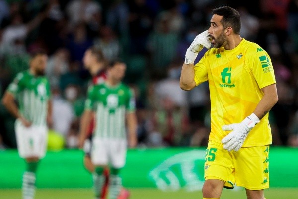 ¿Regresa Bravo al arco del Betis? Sólo Pellegrini lo sabe a un día del derbi por la Copa del Rey.