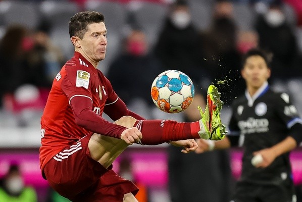 El crack de Polonia festejó 300 abrazos en la liga alemana.