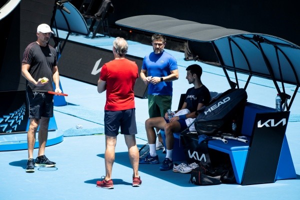 Djokovic estuvo muy complicado durante su estadía en Australia. (Getty)