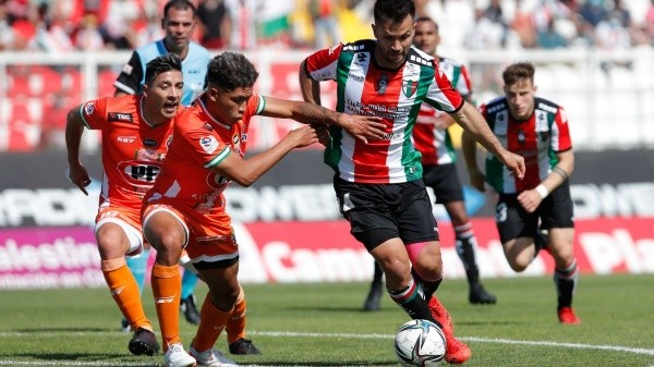 Villanueva sigue en Palestino por todo el 2022 | Foto: Agencia Uno.