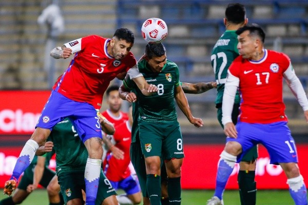 Chile y Bolivia chocan en La Paz en febrero próximo buscando acercarse a Qatar 2022. Foto: Agencia Uno