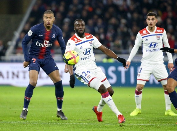 Kylian Mbappé y Tanguy Ndombelé se han enfrentado también en cancha por la siempre compleja Ligue 1 de Francia. (Foto: Getty)