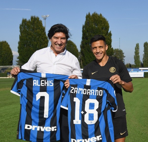 Zamorano junto a Sánchez en una de sus visitas al Inter