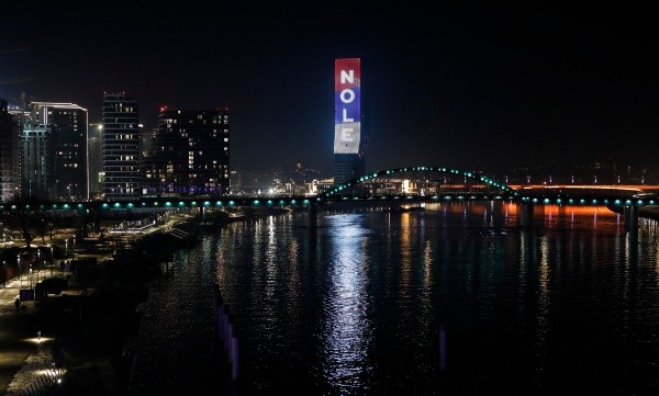 A pesar de la gran controversia que ha generado Novak Djokovic por su postura ante el coronavirus, en su natal Serbia lo reciben como un héroe tras su polémica en Australia. (Foto: Getty)