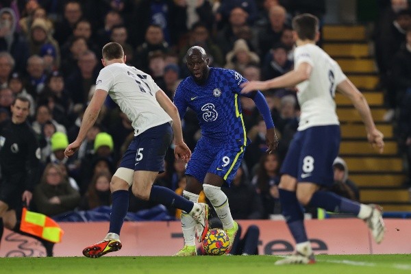 Tras una polémica por su posición en el equipo, Romelu Lukaku volvió a ser titular y jugó los 90 minutos de la victoria del Chelsea sobre Tottenham. (Foto: Getty)