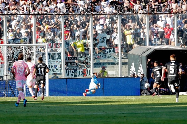 La última vez que se enfrentaron, Colo Colo le sacó un agónico triunfo a Universidad Católica en el estadio Monumental. Foto: Agencia Uno