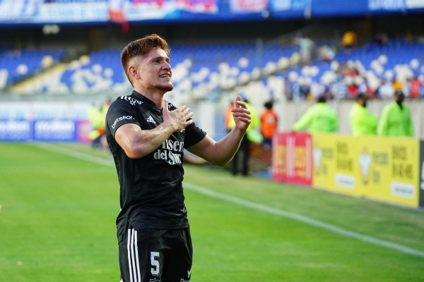 Leo Gil fue una de las figuras de la Supercopa. Pidió un llamado a la Roja y se despidió de los delanteros, dejando claro que Colo Colo necesita reemplazarlos. Foto: Guille Salazar