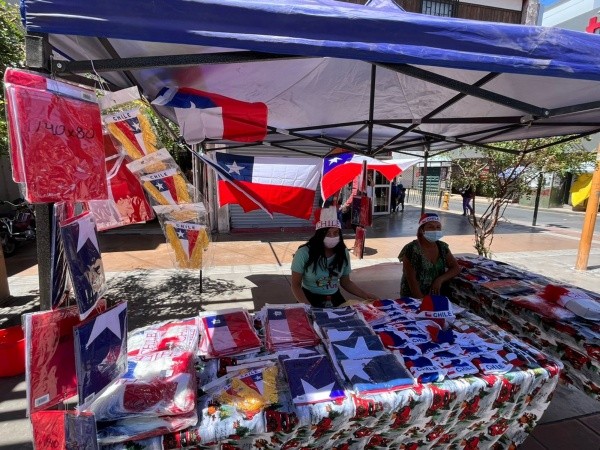 El comercio ambulante de Calama saca cuentas alegres con la presencia de la selección chilena (Cristopher Antúnez – Redgol)