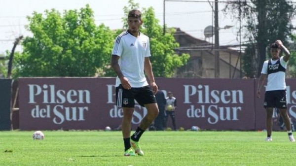 Alan Saldivia le da otra variante en defensa a Colo Colo.